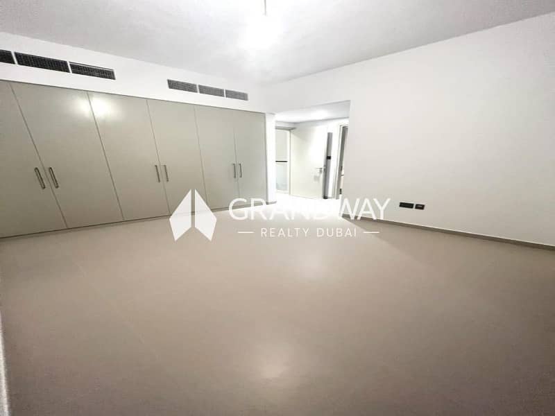 13 Prime Location | Near Pool | Landscaped — photo 13