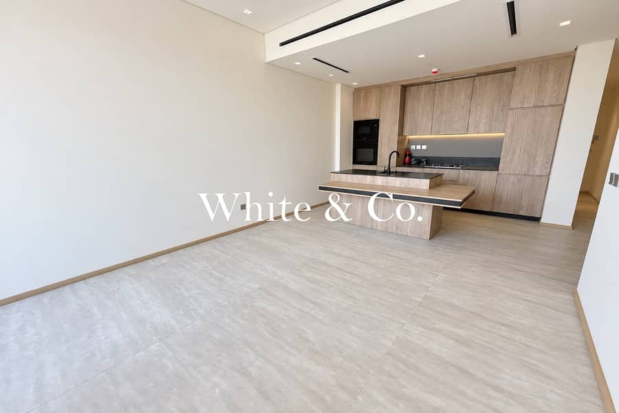 Modern & Bright | Bare Unit | Available! Modern & Bright | Bare Unit | Available!