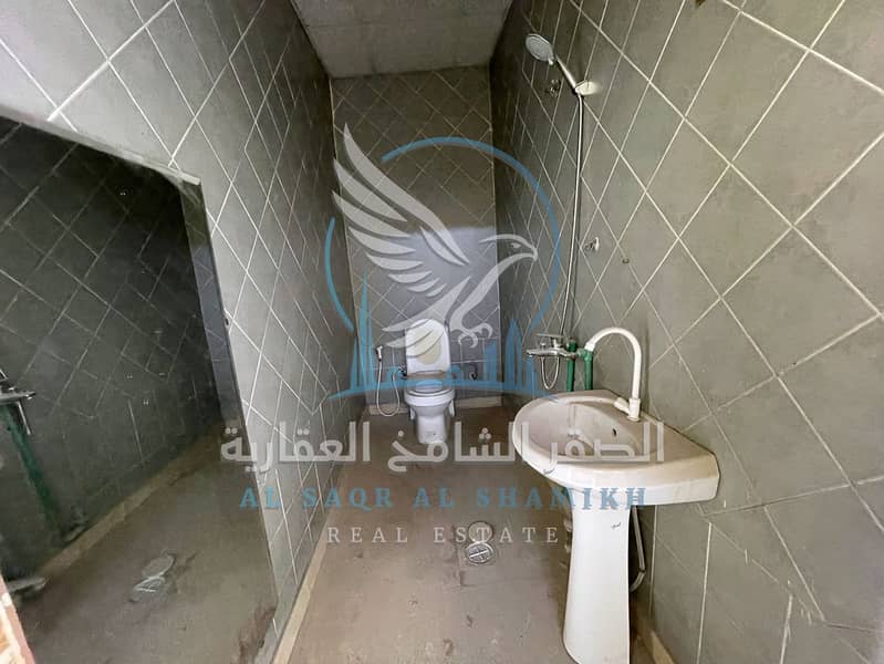 8 حوطه-للا-يجار-الصناعيه-3-الشارقه-صورة-العقار-aq-0001-07. jpg