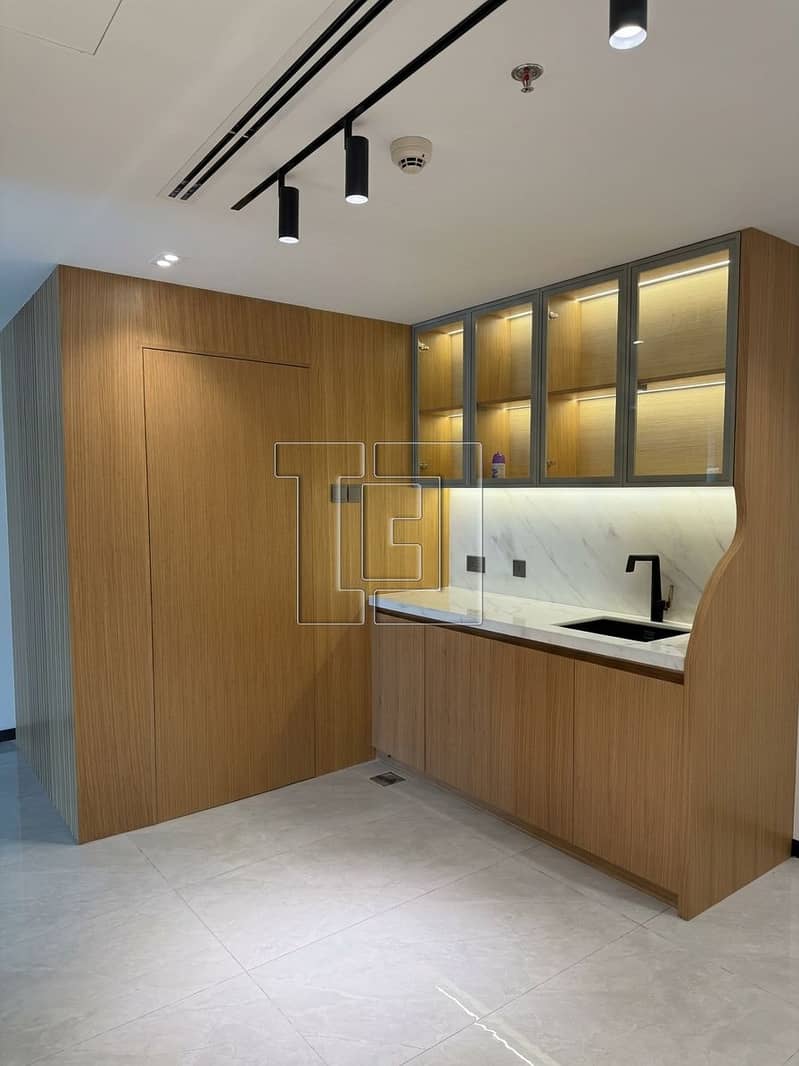 3 Kitchen . jpg