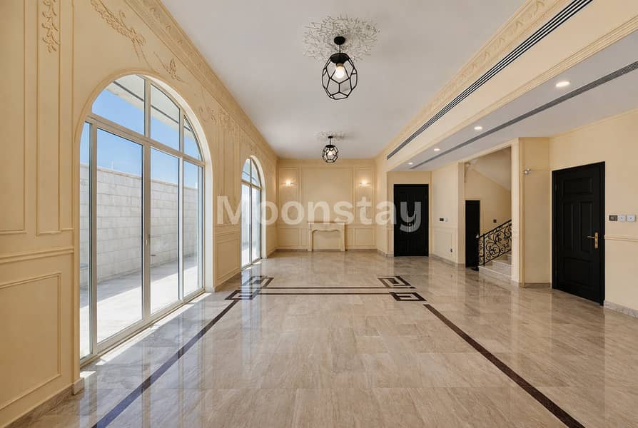 Luxury Villa | Corner | Ready to Move Luxury Villa | Corner | Ready to Move