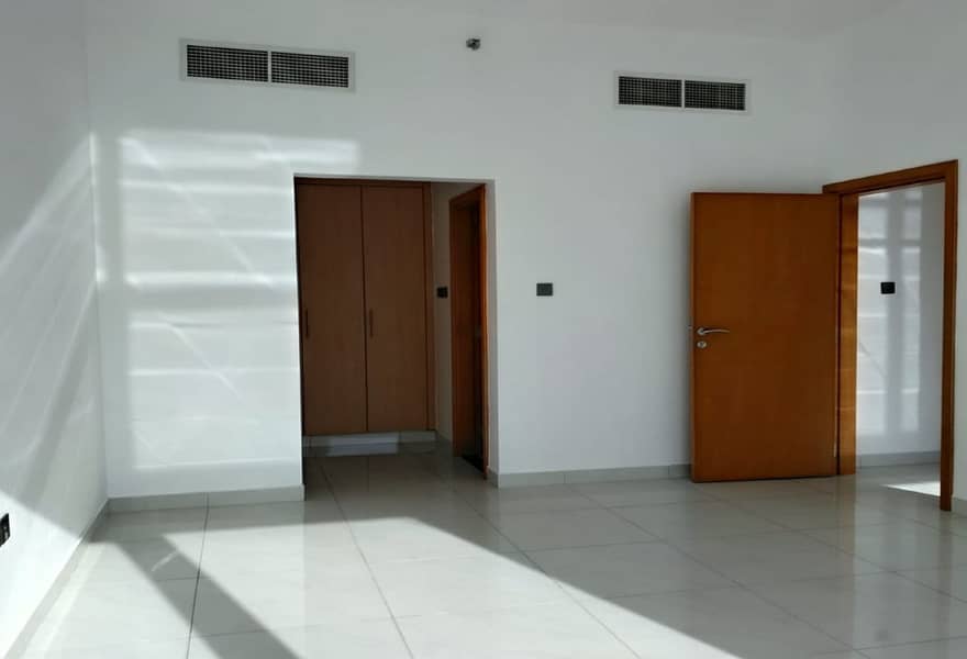 3 Spacious 2BR | Prime Jumeirah First Location — photo 3