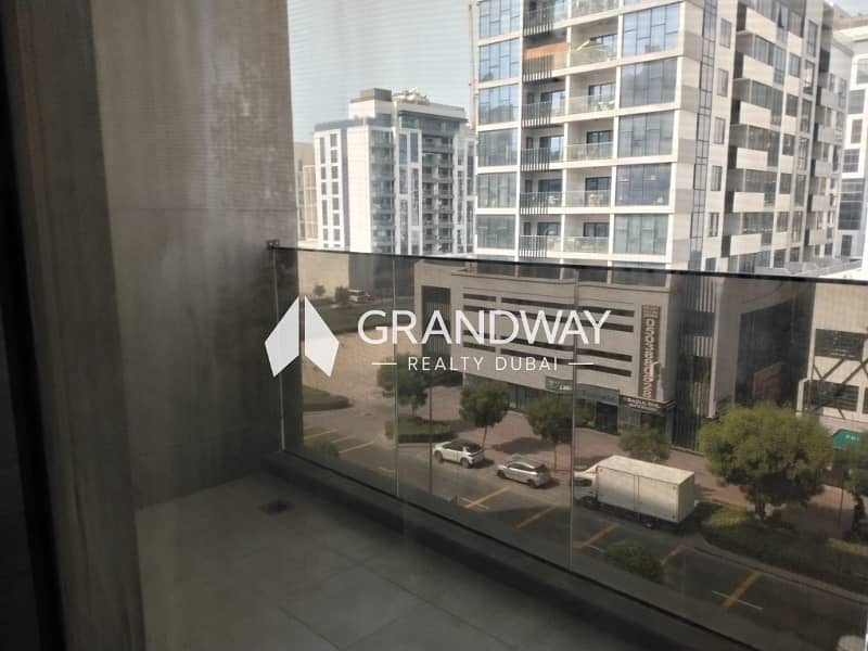 3 Spacious 2BR I SZR Skyline View I Vacant — photo 3