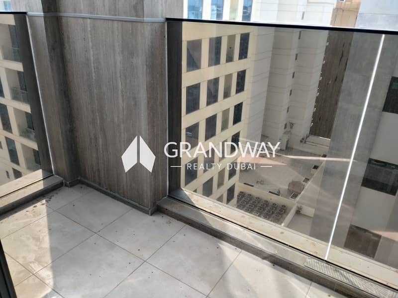 6 Spacious 2BR I SZR Skyline View I Vacant — photo 6