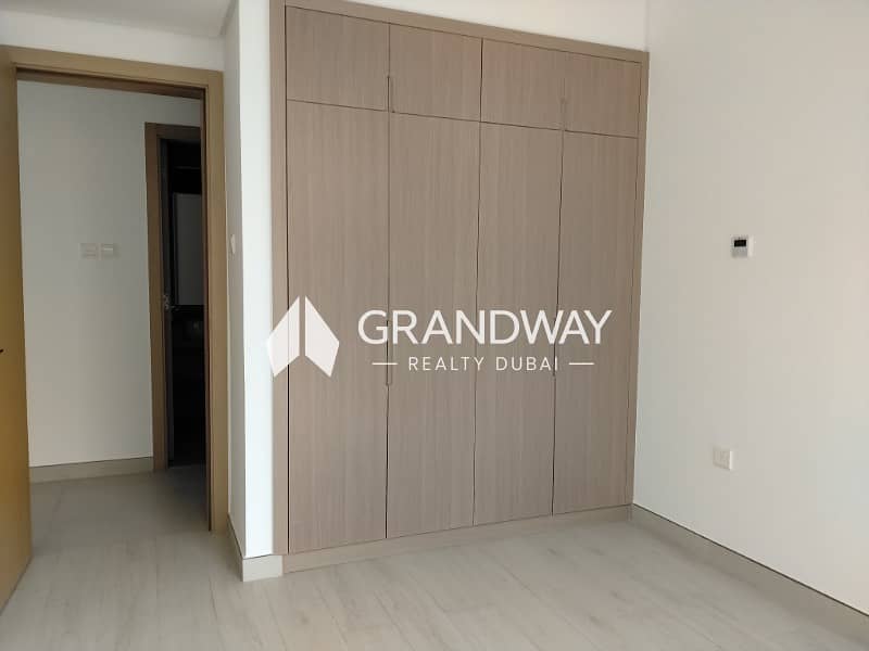7 Spacious 2BR I SZR Skyline View I Vacant — photo 7