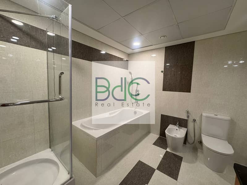 7 Bathroom. jpeg