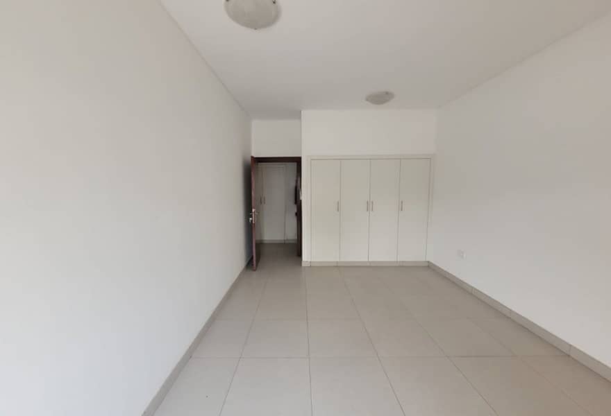 2 Elegant 3BR | Prime Location | Zabeel View — photo 2