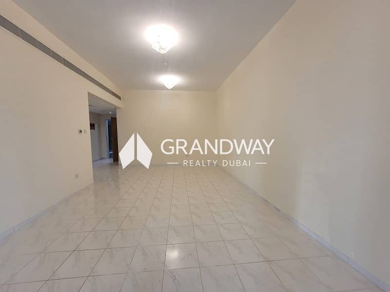 4 Spacious Apartment | Skyline Views | Prime Locatio — photo 4
