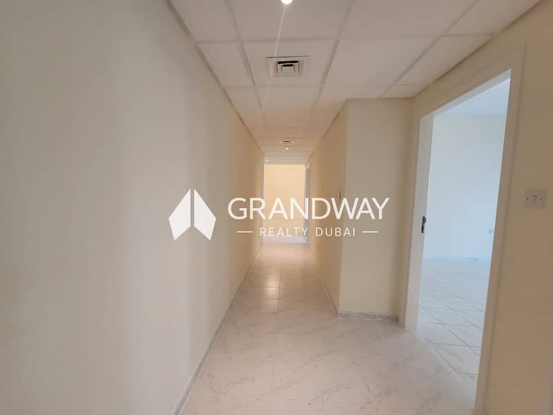 5 Spacious Apartment | Skyline Views | Prime Locatio — photo 5