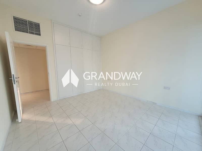 9 Spacious Apartment | Skyline Views | Prime Locatio — photo 9