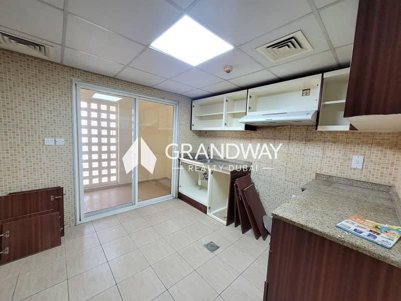 4 Bright Apartment | Spacious Layout | Al Muraqqabat — photo 4