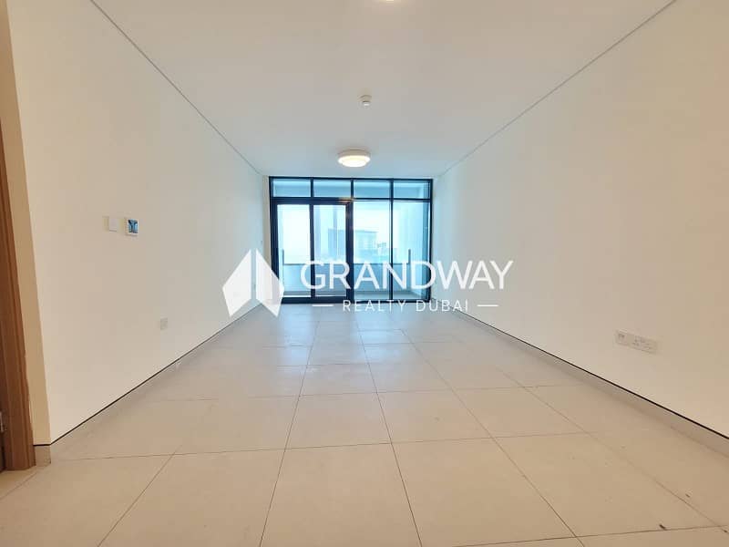 5 Spacious 2BR I Well-Maintained I Vacant — photo 5