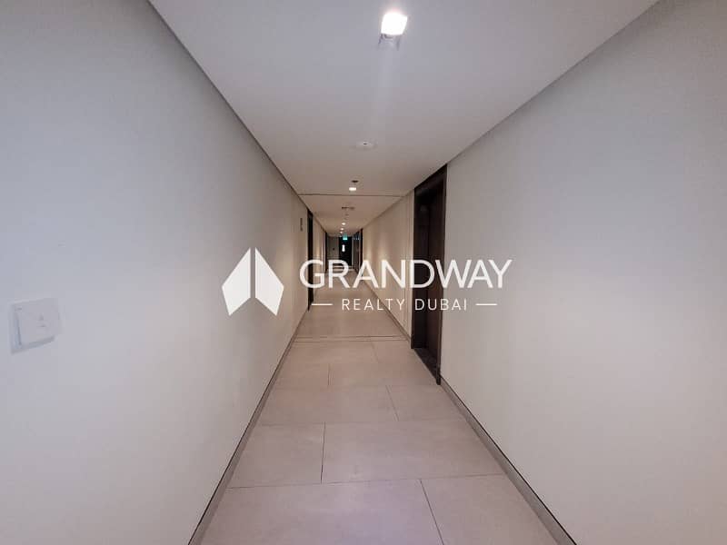6 Spacious 2BR I Well-Maintained I Vacant — photo 6