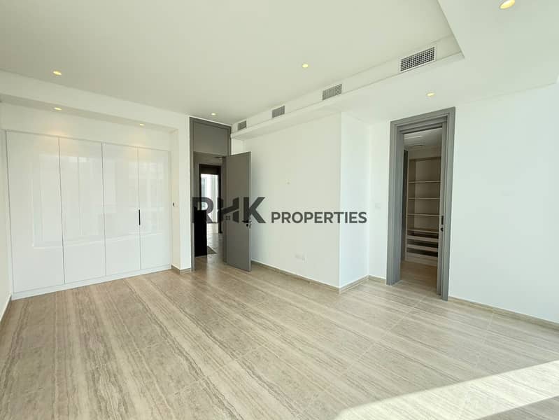 4 Modern townhouse bedroom with built-in wardrobes, en-suite bathroom and large window overlooking the community