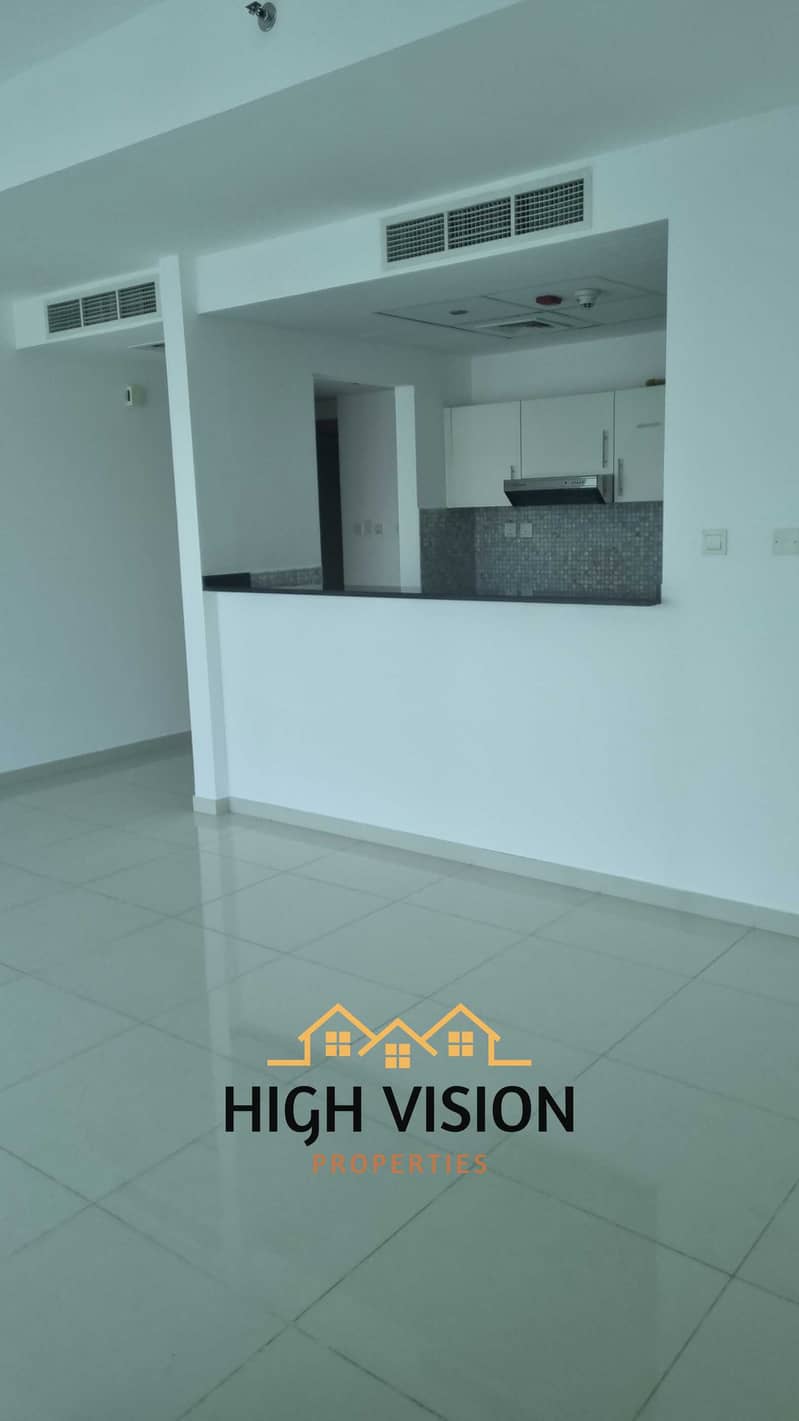 5 09 - MB1205 Living 2. jpg