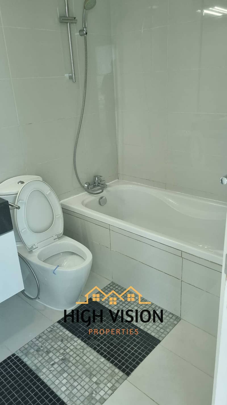12 16 - MB1205 Master Bathroom 2. jpg