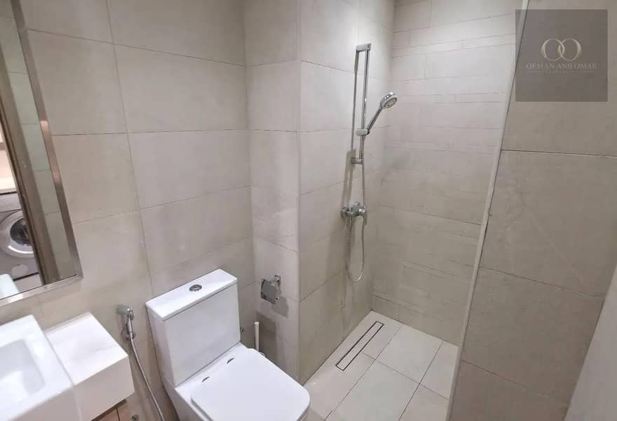 5 Azizi Revira 22 - Studio (4). jpg