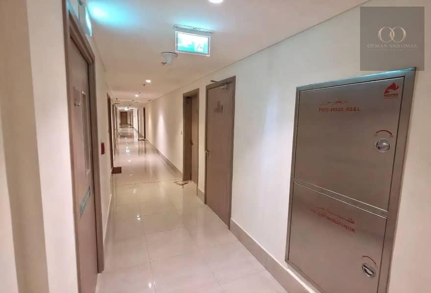 6 Azizi Revira 22 - Studio (8). jpg