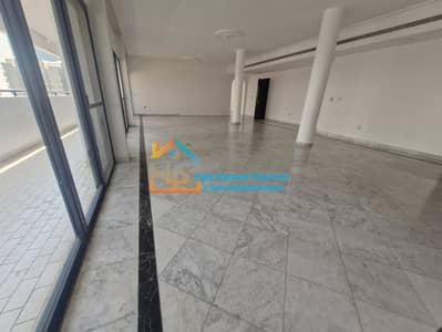 4 Slaapkamers Penthouse te Huur in Al Khalidiyah, Abu Dhabi - WhatsApp Image 2026-09-29 at 2.33. 39 PM. jpeg 4 Slaapkamers Penthouse te Huur in Al Khalidiyah, Abu Dhabi - WhatsApp Image 2026-09-29 at 2.33. 39 PM. jpeg