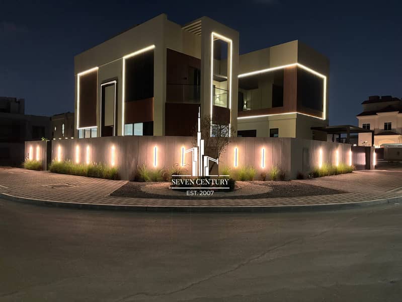 Luxury 5-BHK Custom-Built Corner Villa with Pool Luxury 5-BHK Custom-Built Corner Villa with Pool