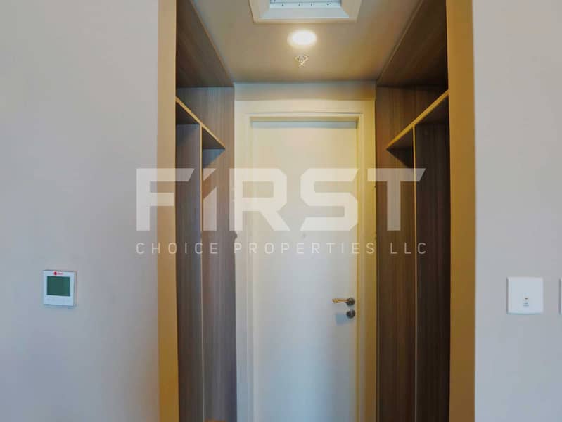 7 06-Walk-in-Closet_FCP_1600x1200. jpg