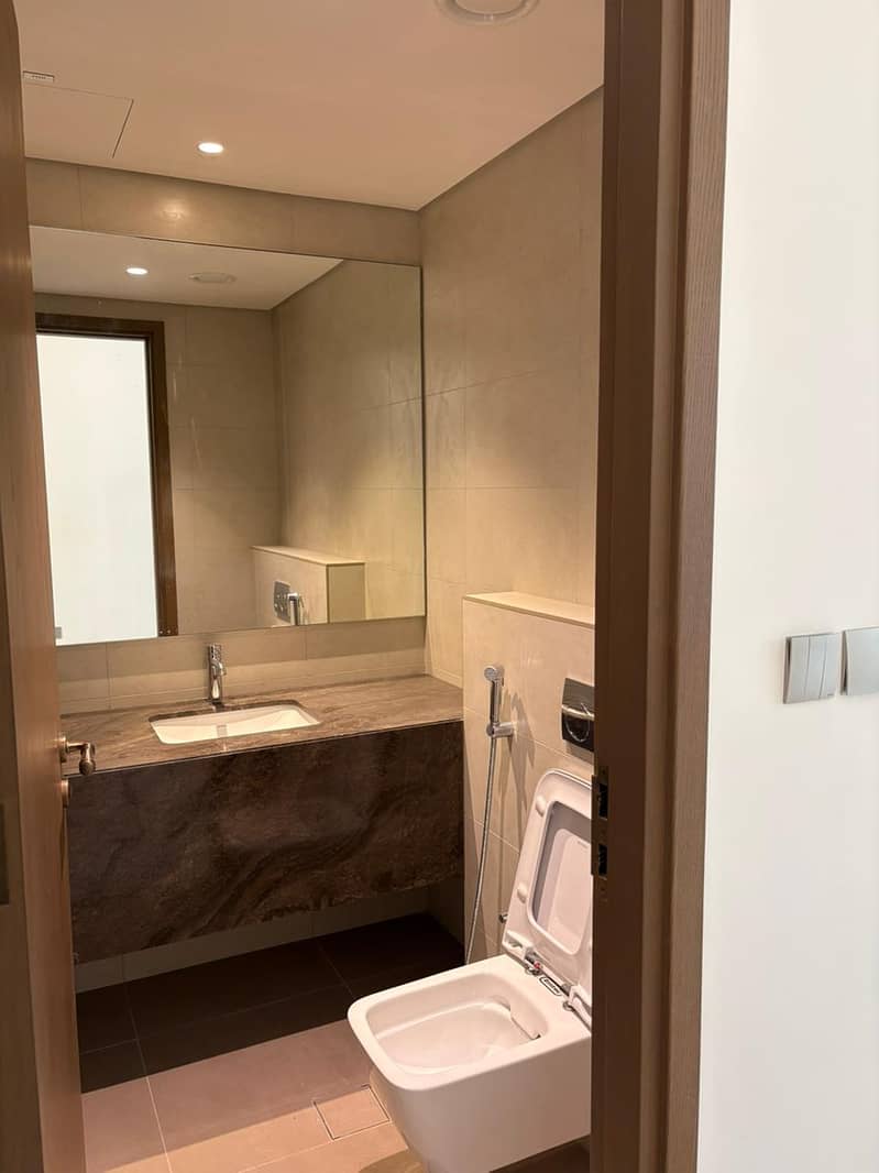 8 toilet. jpg