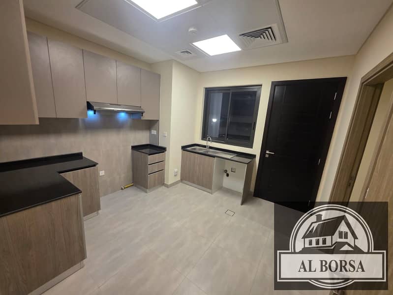 12 221ec5fb-39bd-4c82-840d-44daa84f2bee. jpg