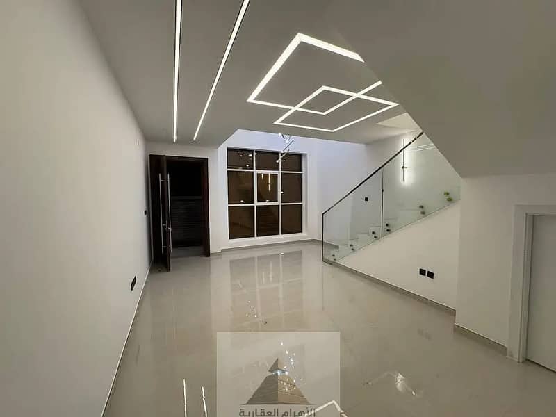 28 869016169-1066x800. webp