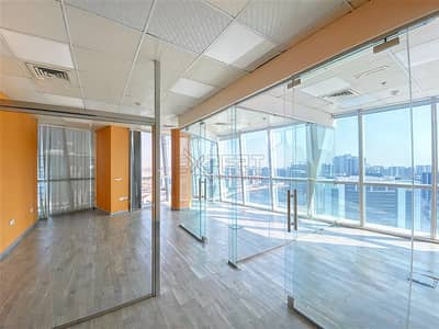 Office de  à à louer à Business Bay, Dubai - Image 1