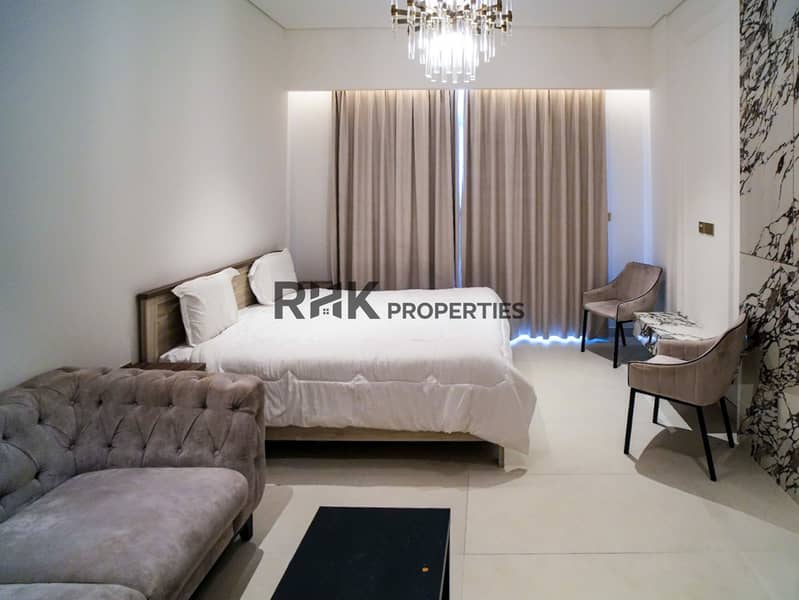 3 Fully furnished studio apartment with king bed, velvet sofa and seating area at Floarea Residence