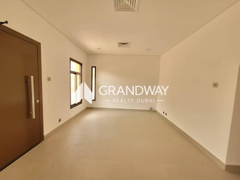 11 Spacious Villa I Private Garden I Prime Location — photo 11