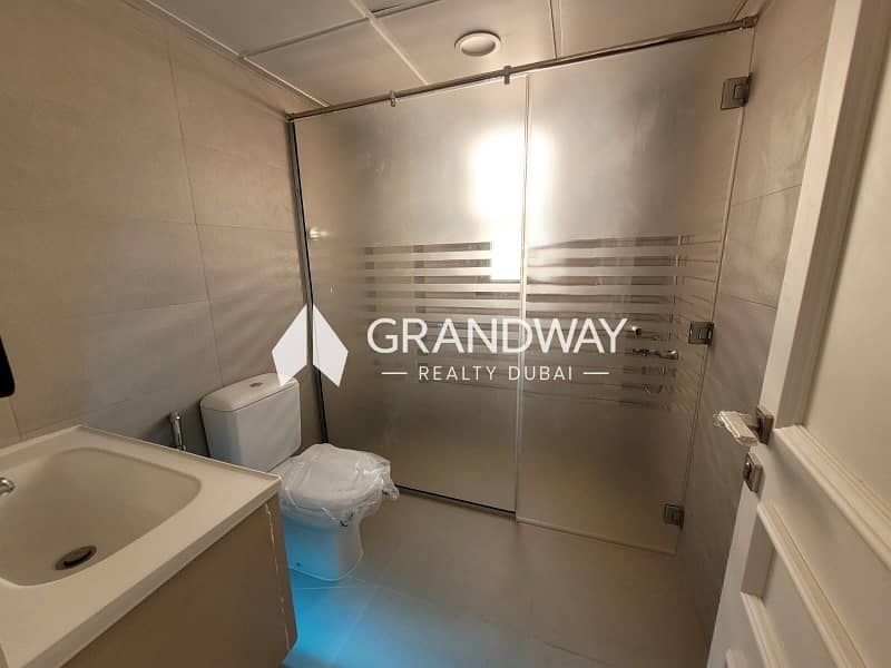 12 Spacious Villa I Private Garden I Prime Location — photo 12