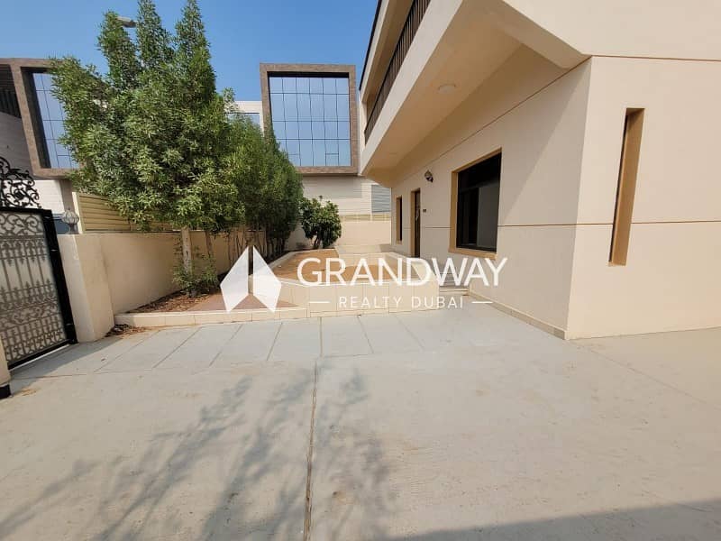 2 Elegant Big Villa I Private Garden IPrime Location — photo 2