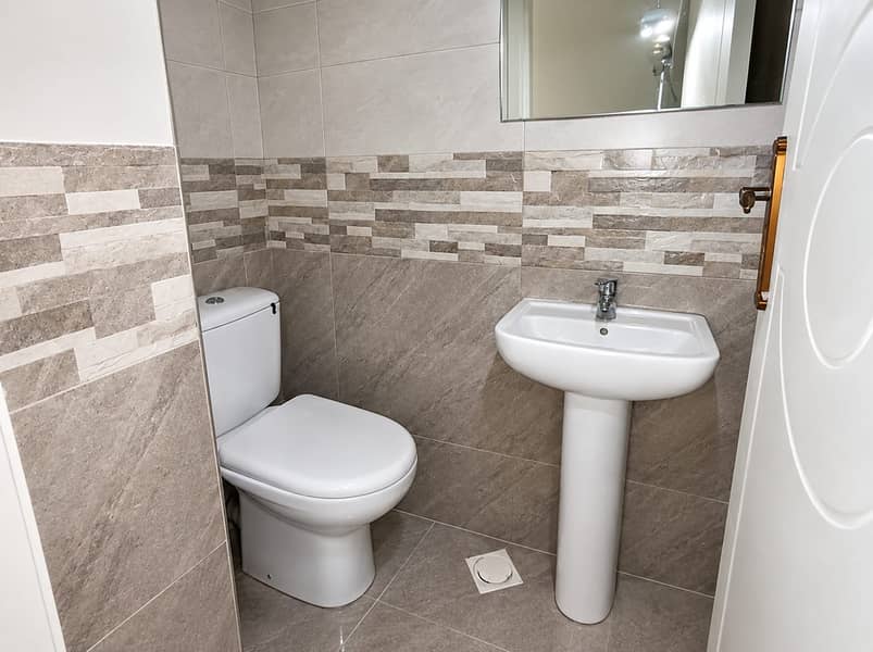 6 4dd250d8-e5ac-4239-8ee8-36de6ebad3a3. jpg