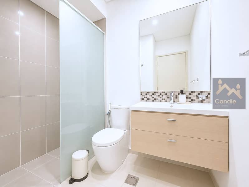 15 room2 bathroom. jpg