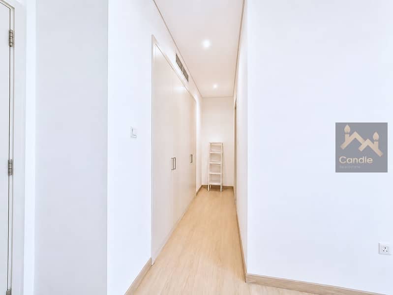 19 masterbedroom closet. jpg