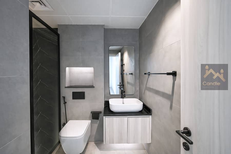 9 bathroom. jpg