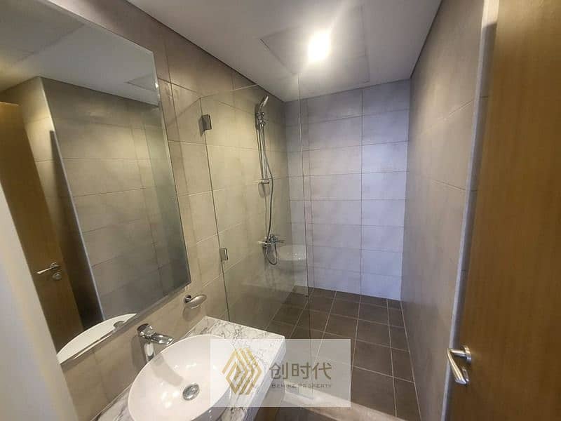 10 3decf2e5-bd13-4f8d-97d3-d90797ba1178. jpg