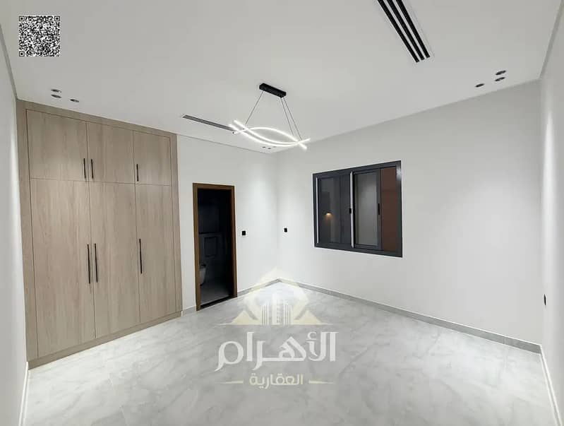 8 869672215-1066x800. webp