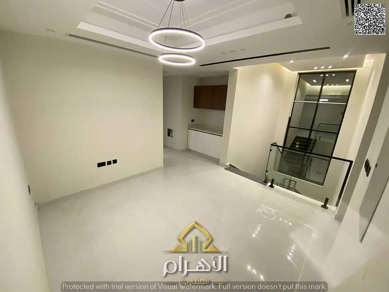 27 869804044-1066x800. webp