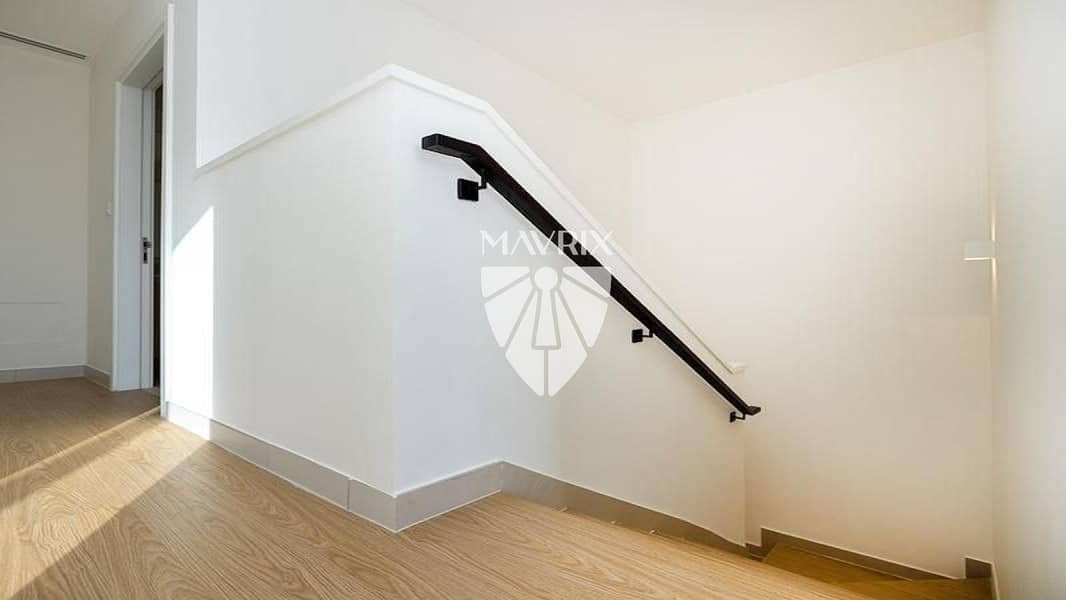 10 Image 10