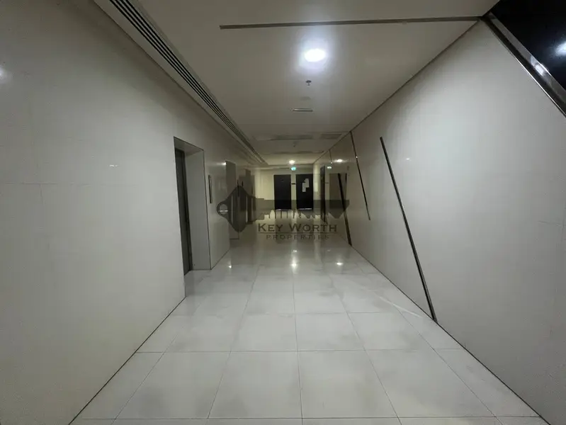 Prime Location | Compact Office | Canal view