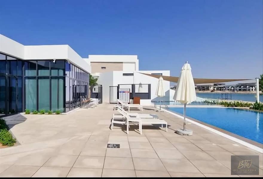 45 15218748-eebb8o. webp