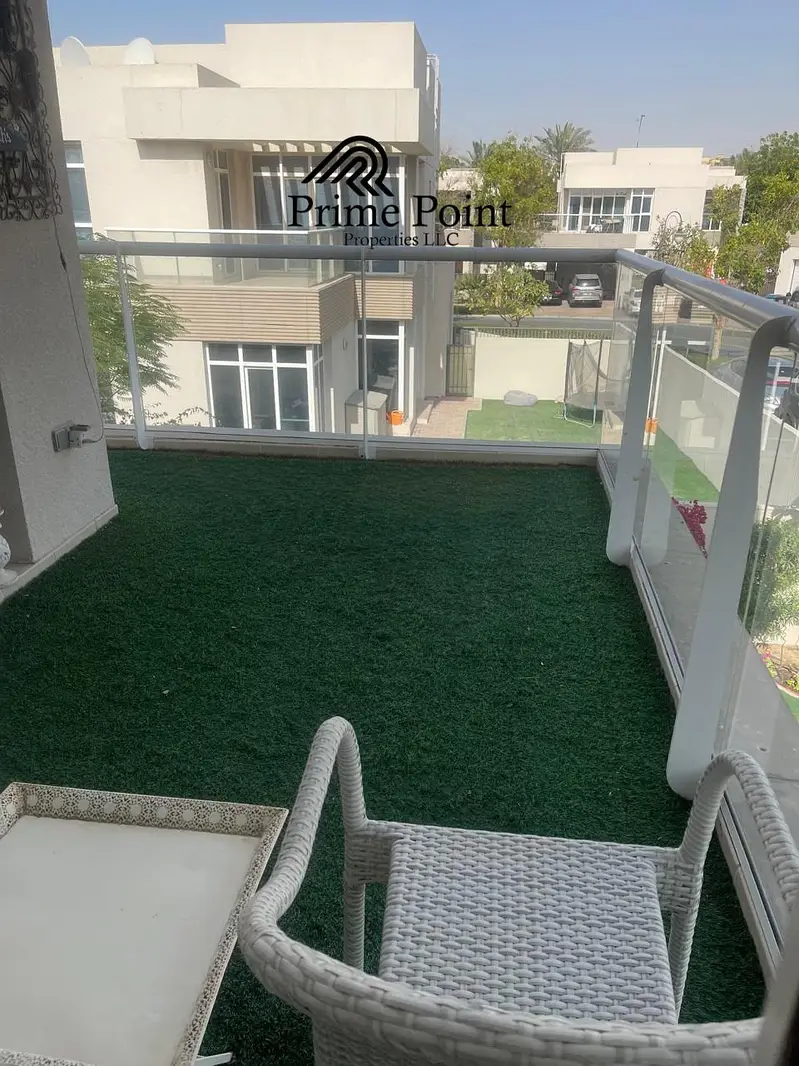 4 BEDROOM VILLA // CORNER UNIT // MOTIVATED SELLER
