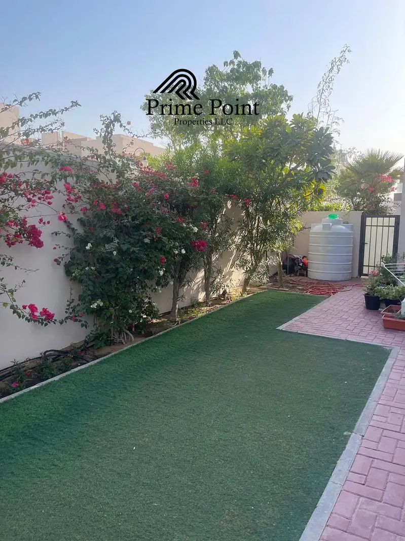 4 BEDROOM VILLA // CORNER UNIT // MOTIVATED SELLER