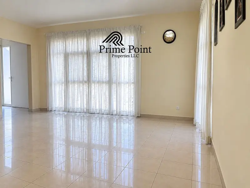 4 BEDROOM VILLA // CORNER UNIT // MOTIVATED SELLER
