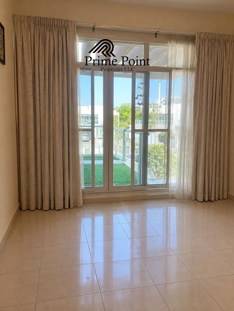 4 BEDROOM VILLA // CORNER UNIT // MOTIVATED SELLER