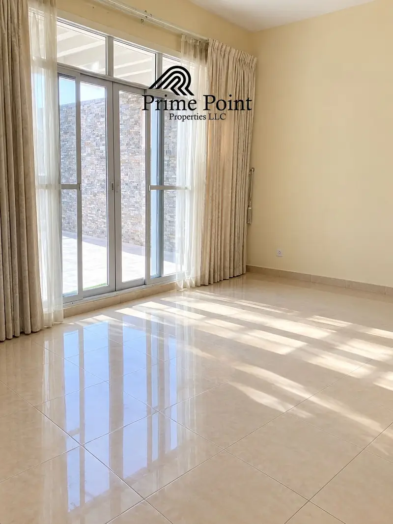 4 BEDROOM VILLA // CORNER UNIT // MOTIVATED SELLER