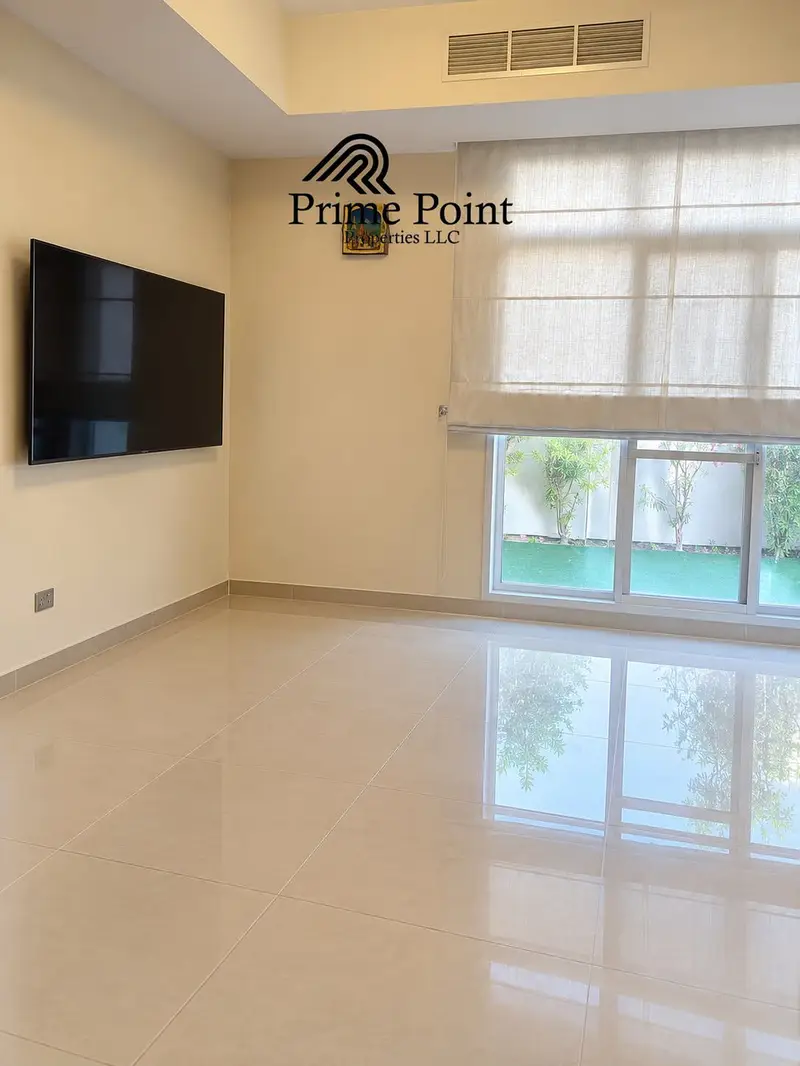 4 BEDROOM VILLA // CORNER UNIT // MOTIVATED SELLER