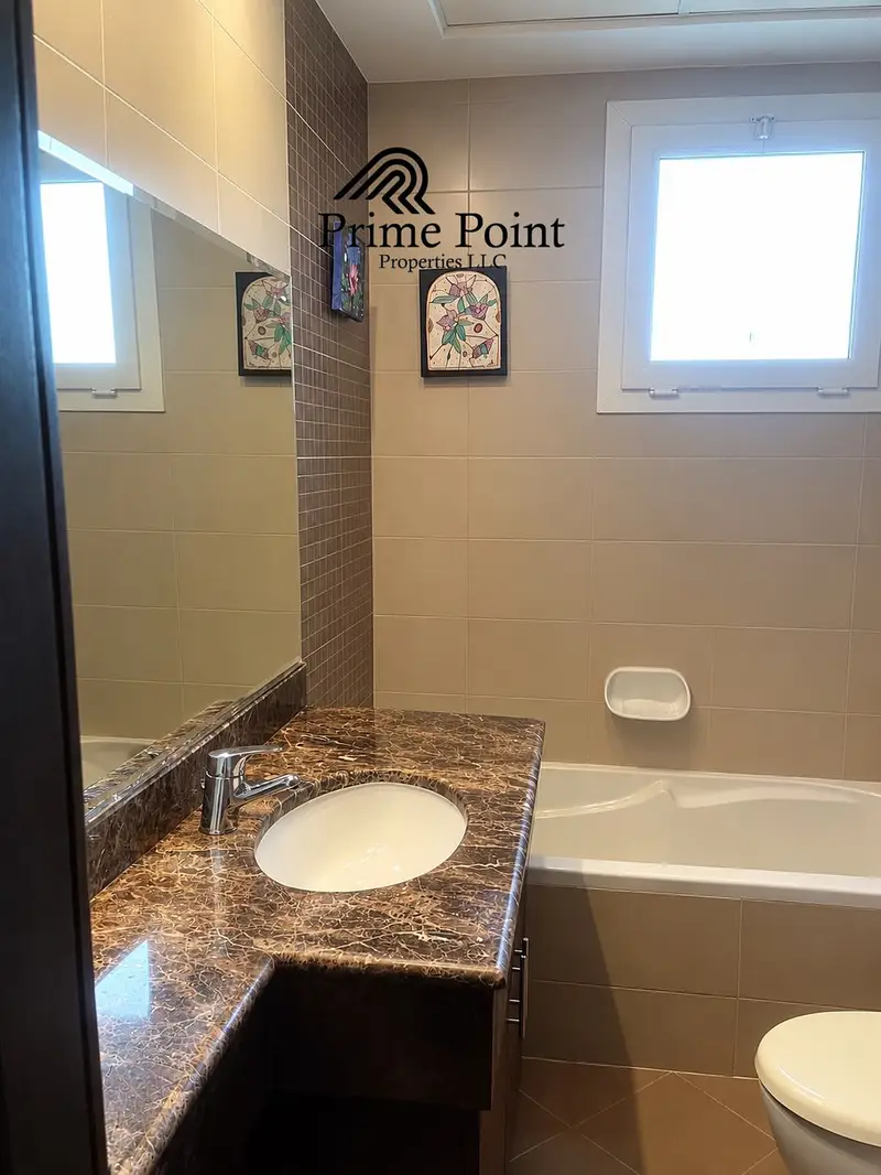 4 BEDROOM VILLA // CORNER UNIT // MOTIVATED SELLER